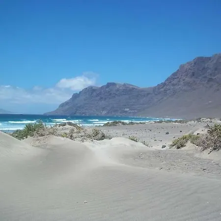 Sleeps 4 Wifi * Famara