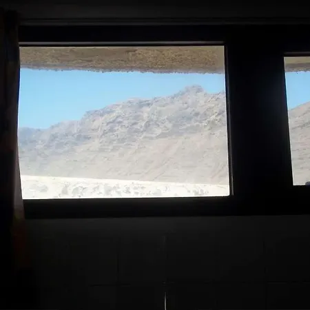 Feriehus Sleeps 4 Wifi Famara