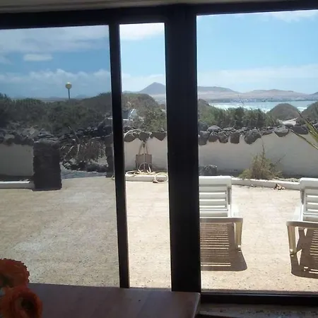 Feriehus Sleeps 4 Wifi Famara