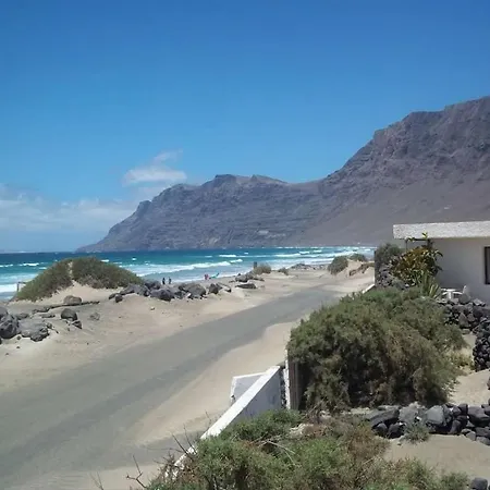 Sleeps 4 Wifi Famara